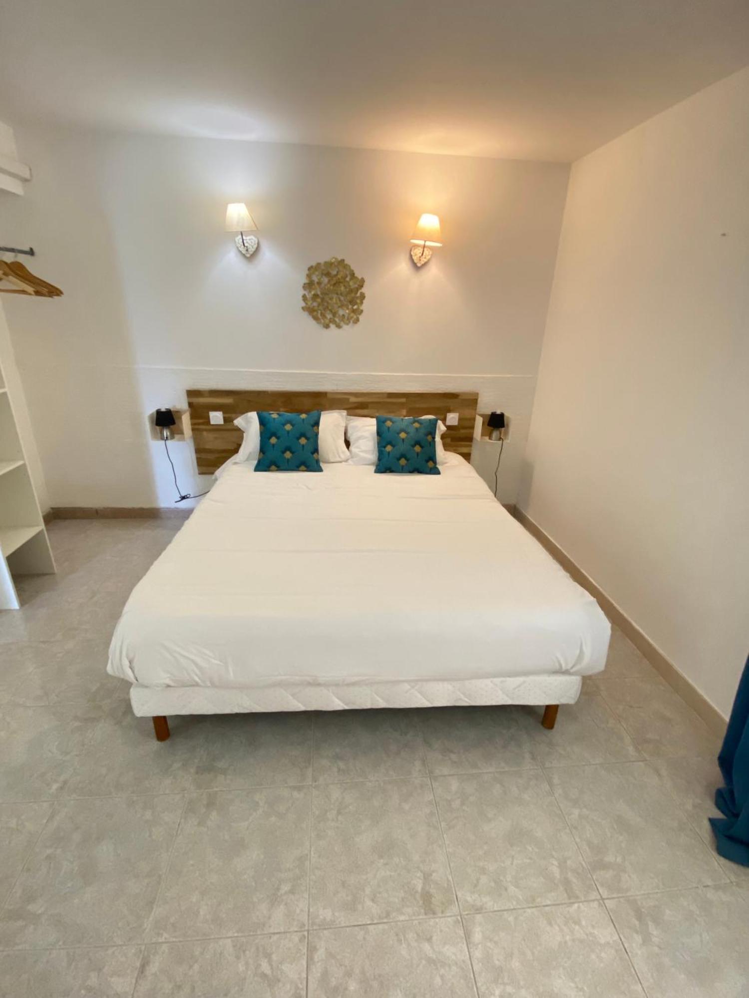 Residences Anna Centuri Bagian luar foto