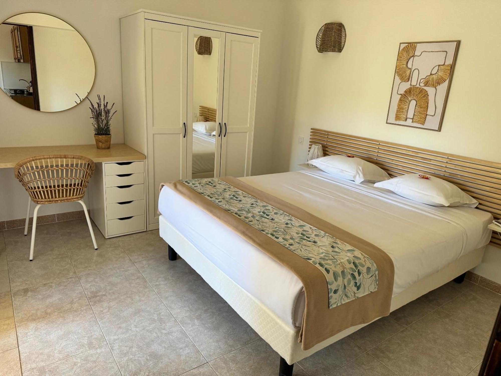 Residences Anna Centuri Bagian luar foto