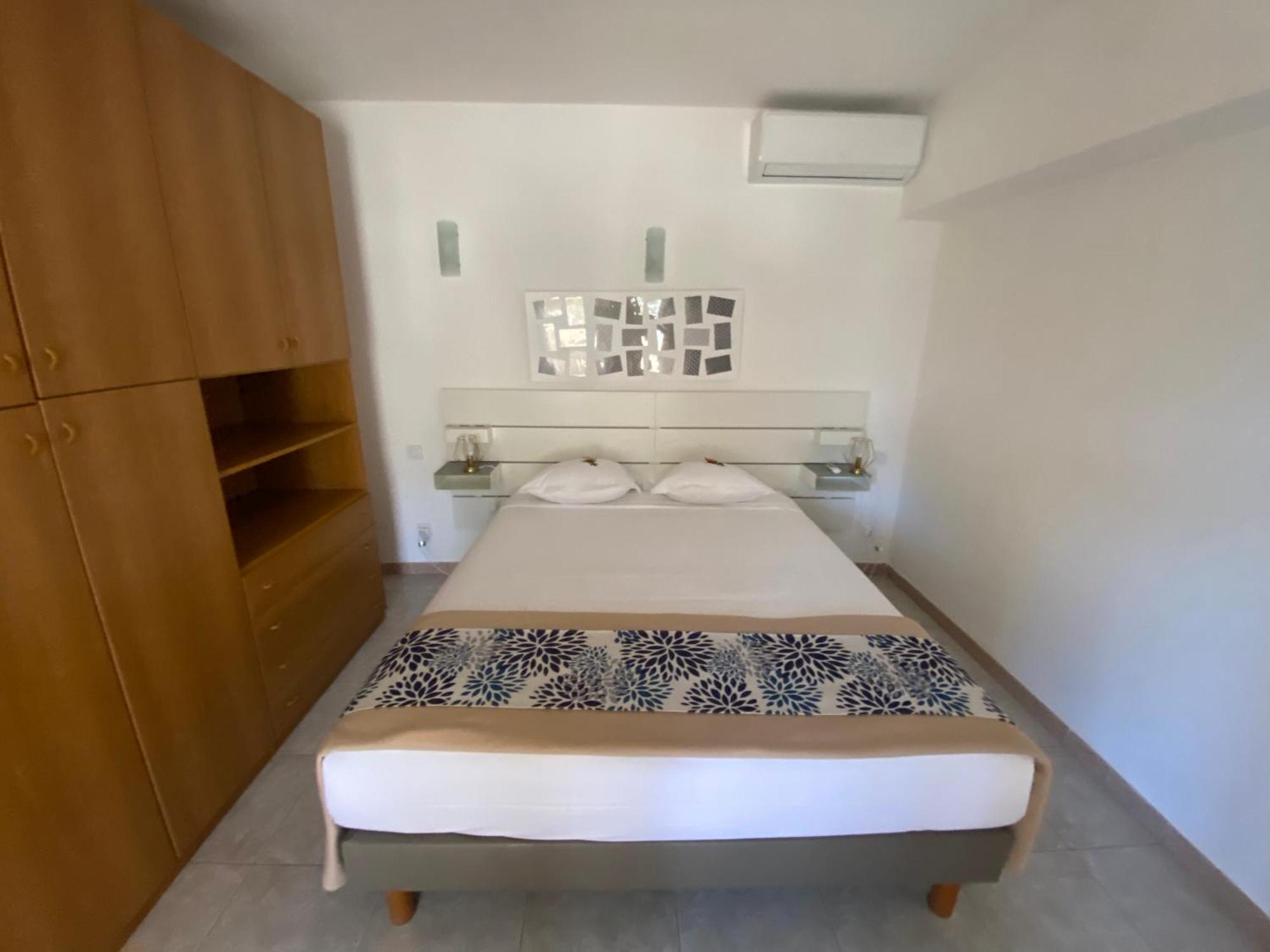 Residences Anna Centuri Bagian luar foto
