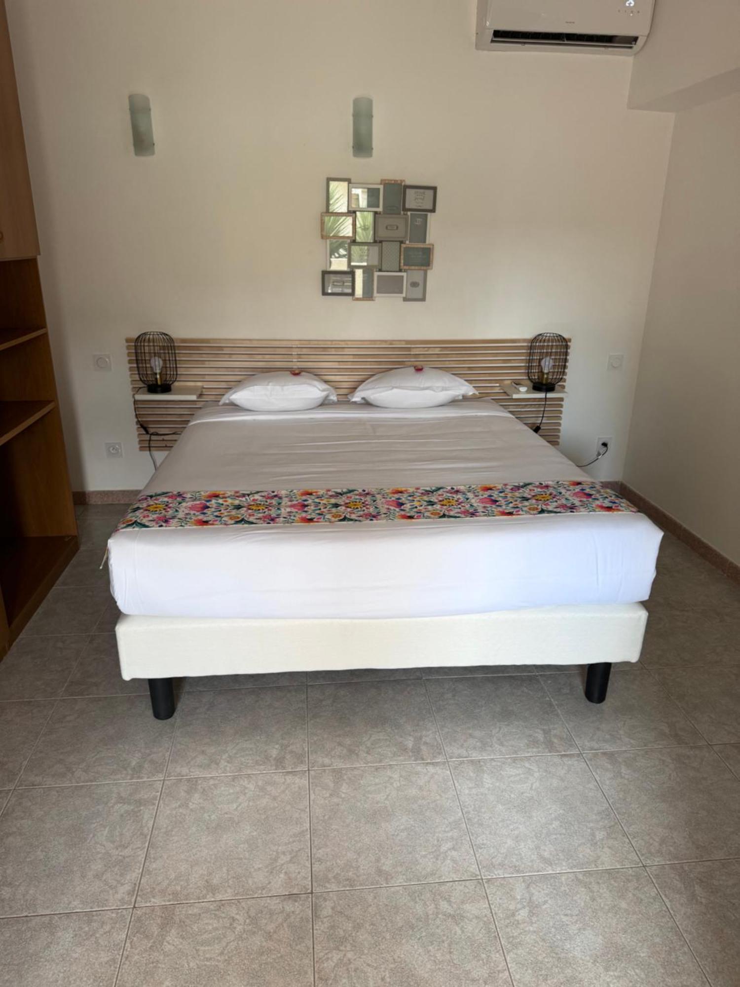Residences Anna Centuri Bagian luar foto